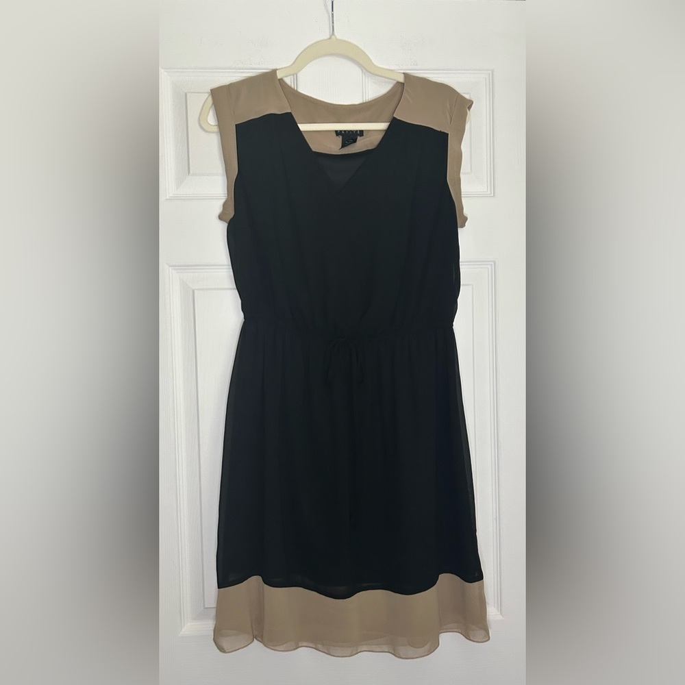 Enfocus Studio Elegant Black and Tan Midi Dress